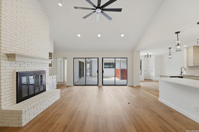 5910 CRESCENT FLS, Windcrest, TX 78239