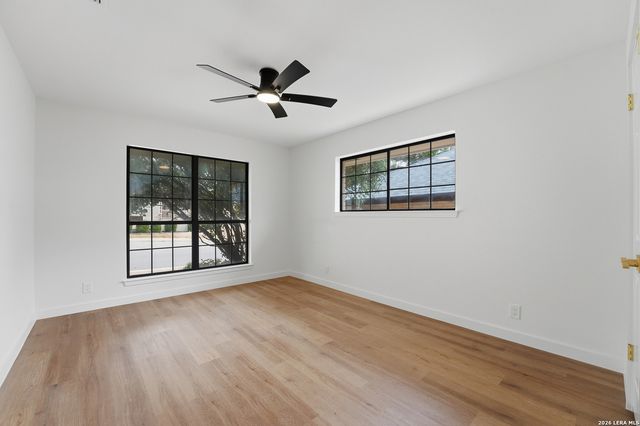 5910 CRESCENT FLS, Windcrest, TX 78239