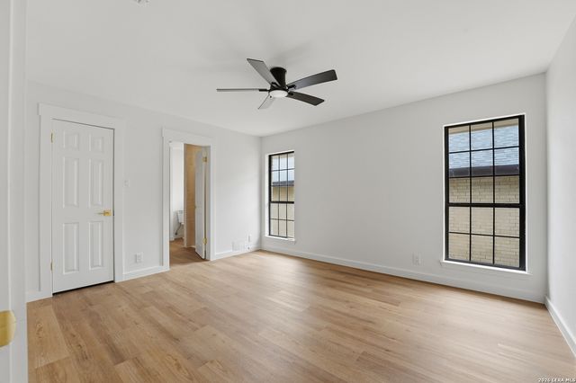 5910 CRESCENT FLS, Windcrest, TX 78239