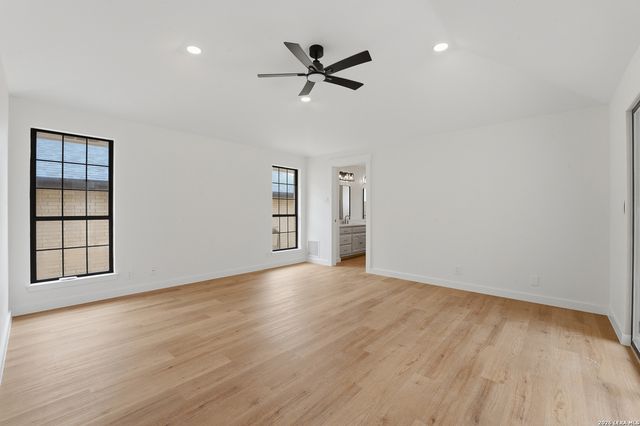 5910 CRESCENT FLS, Windcrest, TX 78239