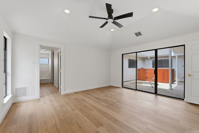 5910 CRESCENT FLS, Windcrest, TX 78239