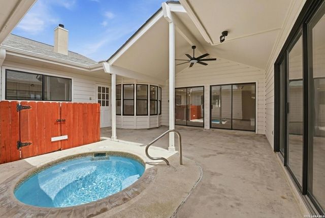 5910 CRESCENT FLS, Windcrest, TX 78239