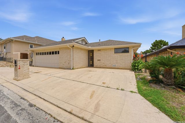 5910 CRESCENT FLS, Windcrest, TX 78239