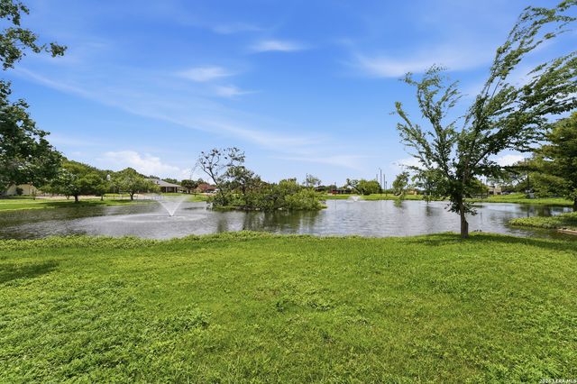 5910 CRESCENT FLS, Windcrest, TX 78239