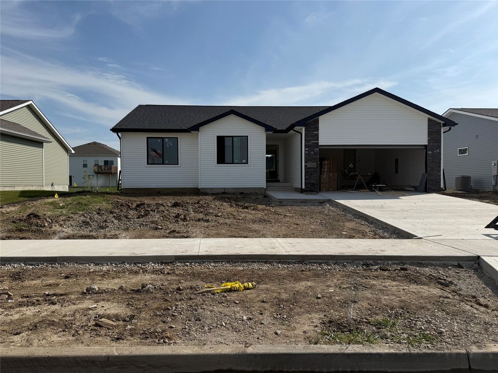 25080 Bluebird Circle, Adel, IA 50003