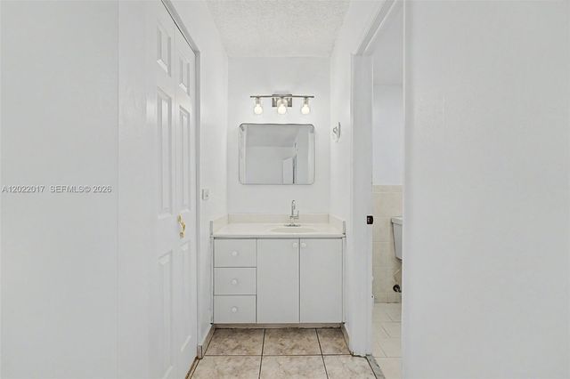 1950 W 54th St 105, Hialeah, FL 33012