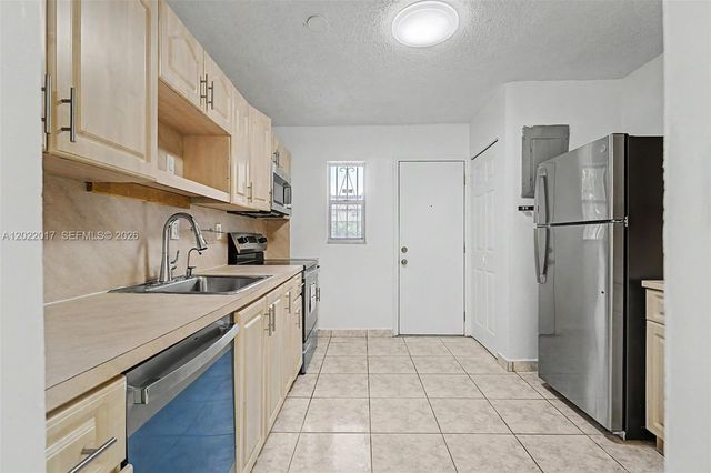 1950 W 54th St 105, Hialeah, FL 33012