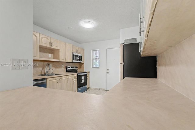 1950 W 54th St 105, Hialeah, FL 33012