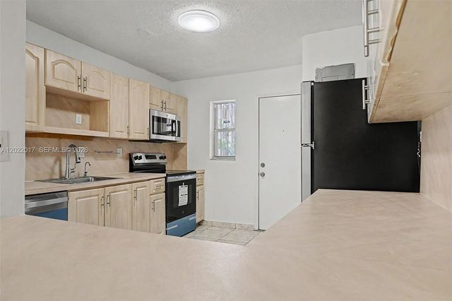 1950 W 54th St 105, Hialeah, FL 33012