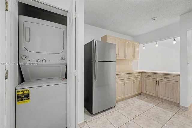 1950 W 54th St 105, Hialeah, FL 33012