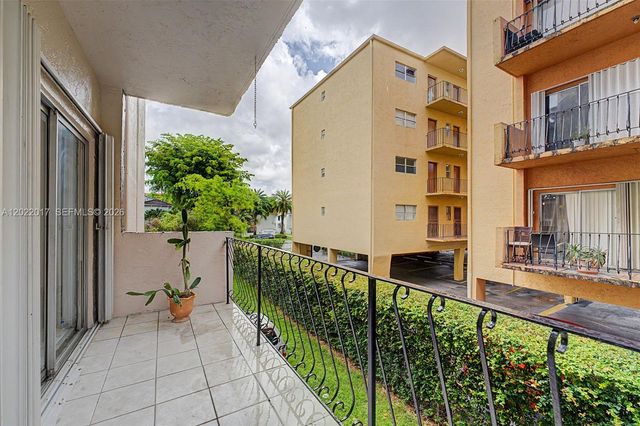 1950 W 54th St 105, Hialeah, FL 33012