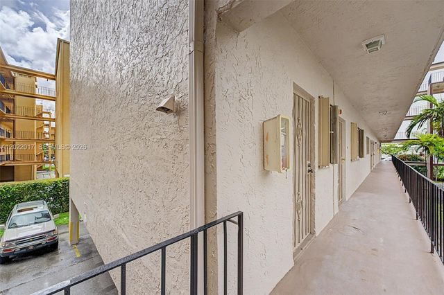 1950 W 54th St 105, Hialeah, FL 33012
