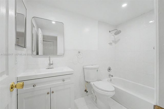 1950 W 54th St 105, Hialeah, FL 33012