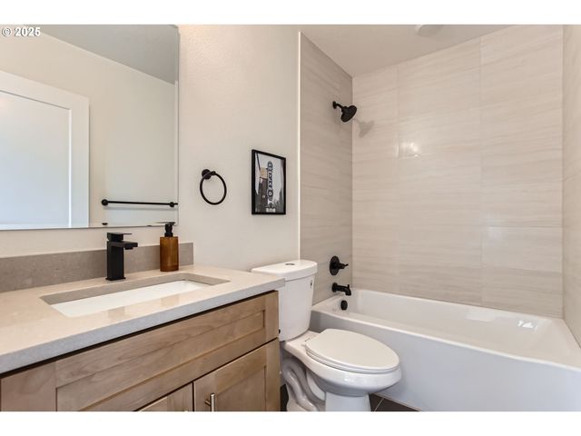 6678 Se CLINTON St, Portland, OR 97206