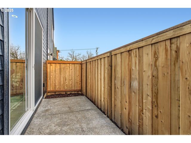 6678 Se CLINTON St, Portland, OR 97206