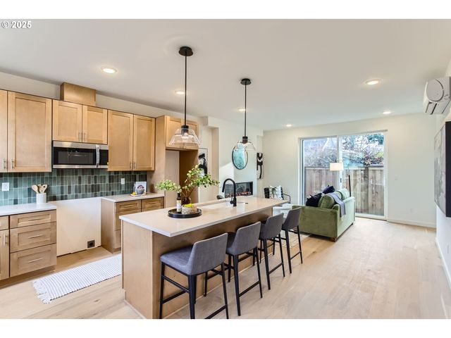 6678 Se CLINTON St, Portland, OR 97206