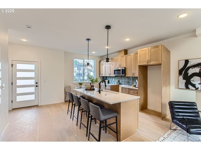 6678 Se CLINTON St, Portland, OR 97206