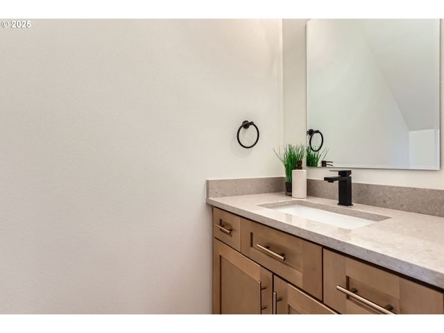 6678 Se CLINTON St, Portland, OR 97206