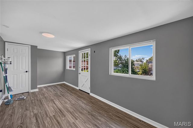 4352 Chippewa Street, St Louis, MO 63116