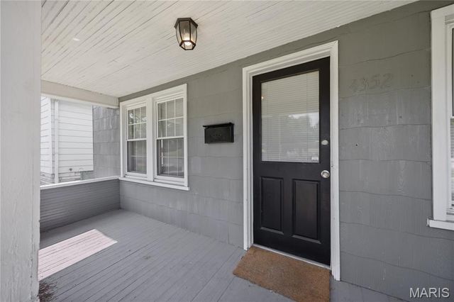 4352 Chippewa Street, St Louis, MO 63116