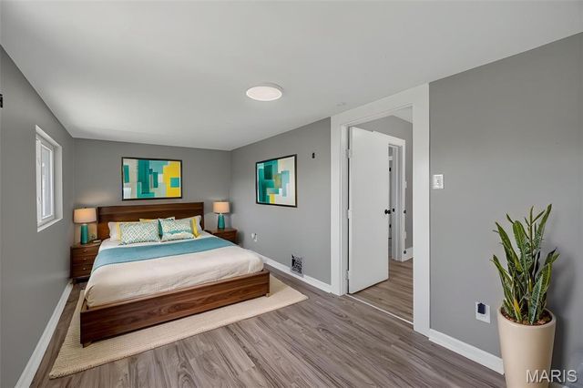 4352 Chippewa Street, St Louis, MO 63116