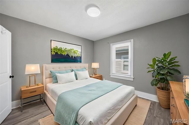 4352 Chippewa Street, St Louis, MO 63116