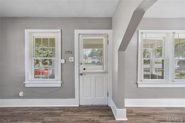 4352 Chippewa Street, St Louis, MO 63116