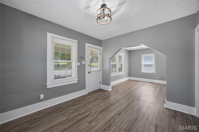 4352 Chippewa Street, St Louis, MO 63116