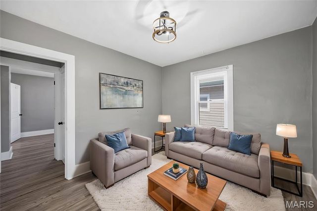 4352 Chippewa Street, St Louis, MO 63116