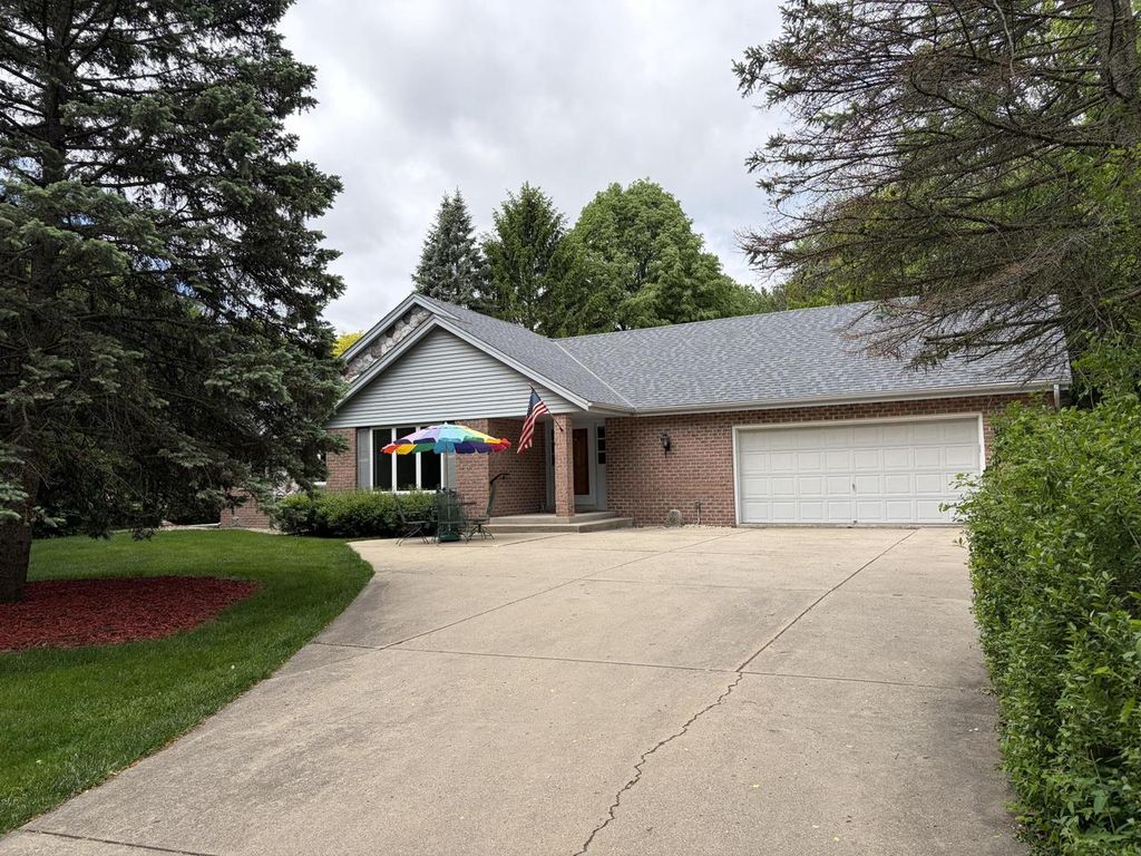 8232 Cooper ROAD, Kenosha, WI 53142