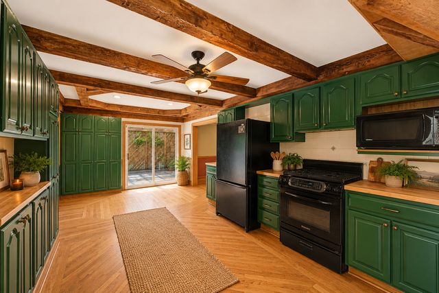 26131 W Lakeview Avenue, Ingleside, IL 60041