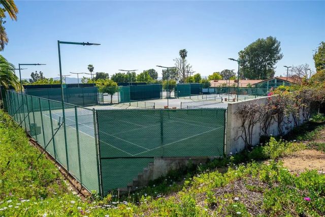 9512 Via Venezia, Burbank, CA 91504