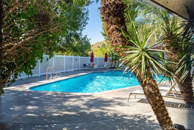 9512 Via Venezia, Burbank, CA 91504