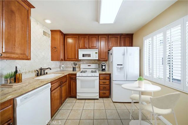 9512 Via Venezia, Burbank, CA 91504