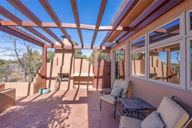 4 Old Agua Fria E, Santa Fe, NM 87508