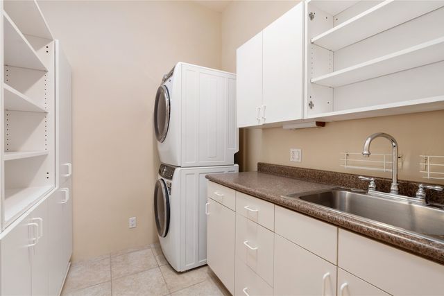 4 Old Agua Fria E, Santa Fe, NM 87508