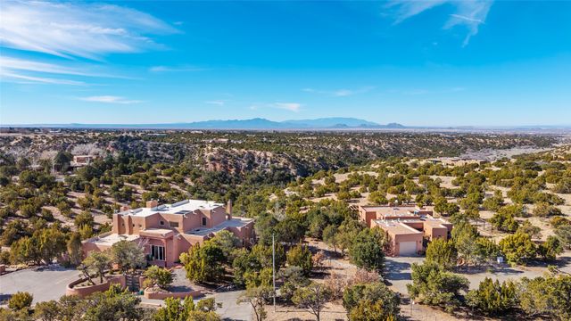 4 Old Agua Fria E, Santa Fe, NM 87508