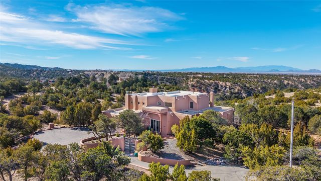 4 Old Agua Fria E, Santa Fe, NM 87508