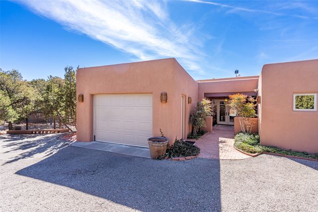 4 Old Agua Fria E, Santa Fe, NM 87508