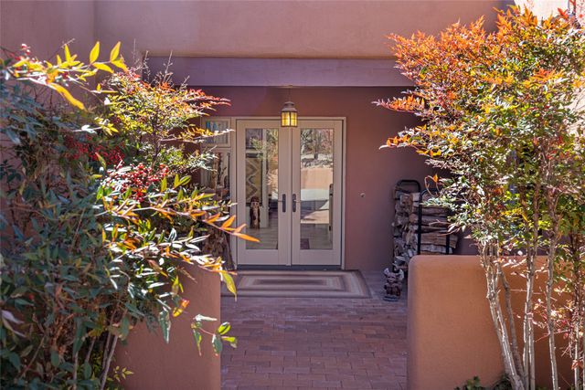 4 Old Agua Fria E, Santa Fe, NM 87508