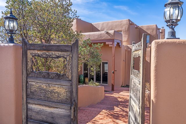 4 Old Agua Fria E, Santa Fe, NM 87508