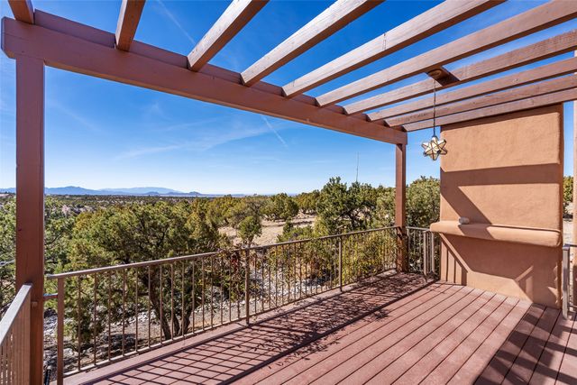 4 Old Agua Fria E, Santa Fe, NM 87508