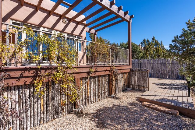 4 Old Agua Fria E, Santa Fe, NM 87508