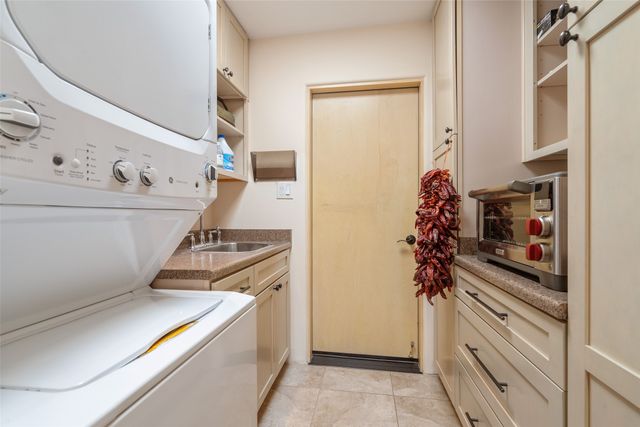 4 Old Agua Fria E, Santa Fe, NM 87508