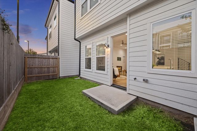 7710 Sky Dweller Drive, Houston, TX 77055