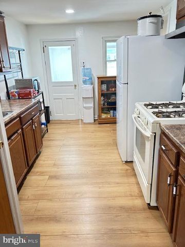 21 E 8TH AVE, York, PA 17404