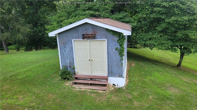 111 Morton Drive, Hamlin, WV 25523