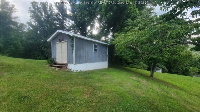 111 Morton Drive, Hamlin, WV 25523