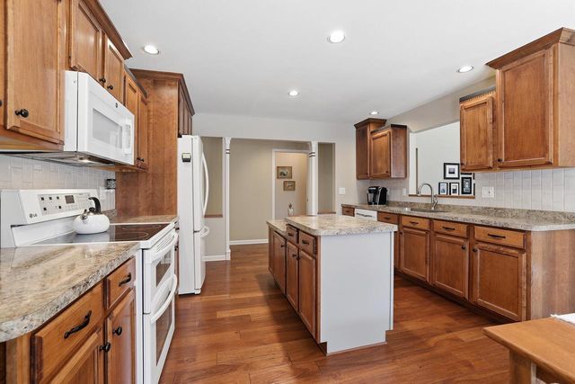 3241 PARKWOOD DRIVE, Stevens Point, WI 54481