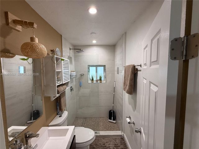 299 NE 46th St, Deerfield Beach, FL 33064